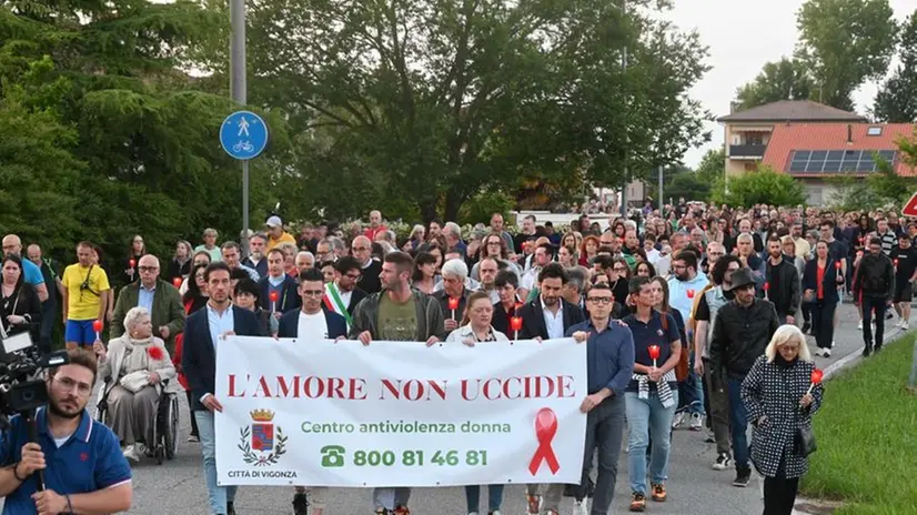 «Love doesn’t kill»: the torchlight procession for Giada Zanola in Vigonza