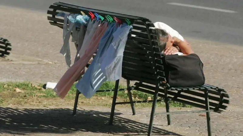 Un senzatetto (archivio) - © www.giornaledibrescia.it