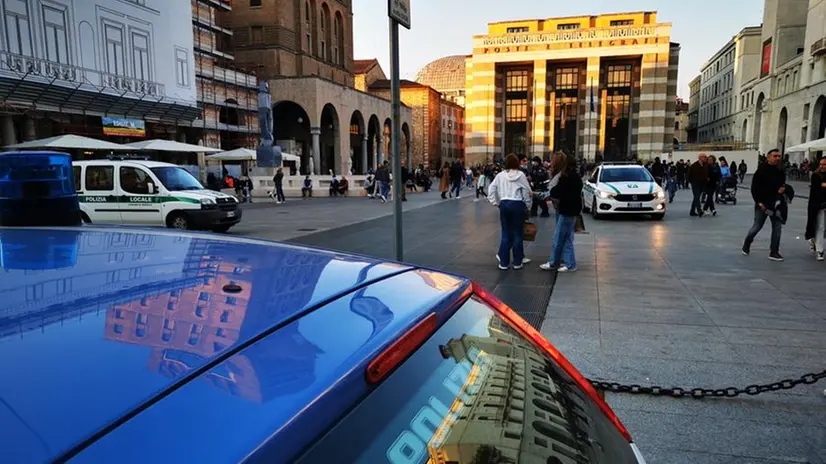 Polizia in piazza Vittoria (foto d'archivio)