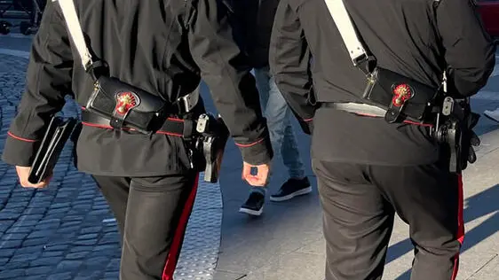 TAGLIO FOTO CARABINIERI