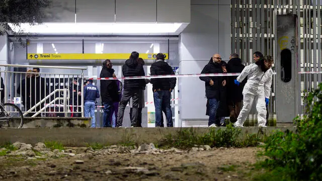 La polizia effettua i rilievi sul luogo dell’omicidio alla Stazione Valle Aurelia, Roma, 19 febbraio 2023. ANSA/ANGELO CARCONI