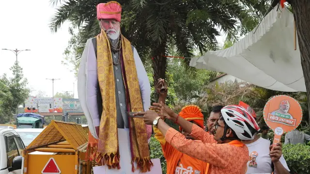 epa11388542 Bharatiya Janata Party (BJP) supporters celebrate their party's lead in the election results, with a cardboard cutout figure of Prime Minsiter Narendra Modi, at the BJP headquarters in New Delhi, India, 04 June 2024. Counting for the general election results has started for India's 545-member lower house of parliament, or Lok Sabha, with early trends showing the Bharatiya Janata Party and its National Democratic Alliance (NDA) leading. EPA/RAJAT GUPTA