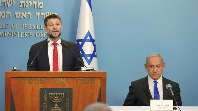 epa10400404 Israel's Prime Minister Benjamin Netanyahu (R) and Finance Minister Bezalel Smotrich (L) hold a press conference at the prime minister's office in Jerusalem, Israel, 11 January 2023. EPA/ABIR SULTAN