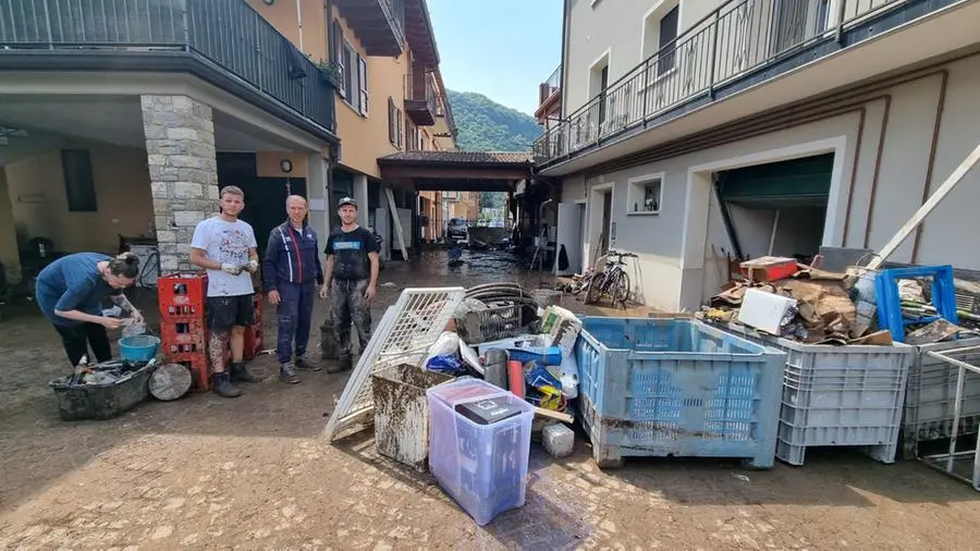 A Vobarno le strade piene di fango dopo l'esondazione