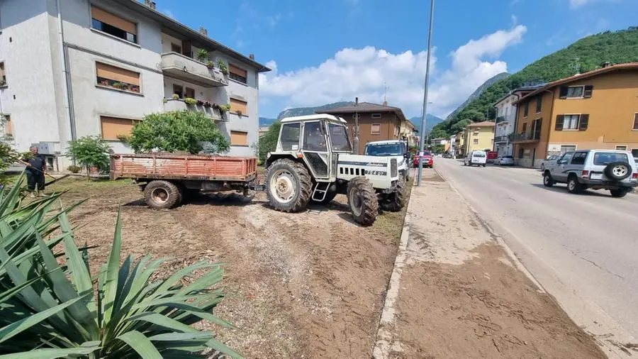 A Vobarno le strade piene di fango dopo l'esondazione