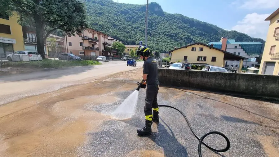 A Vobarno le strade piene di fango dopo l'esondazione