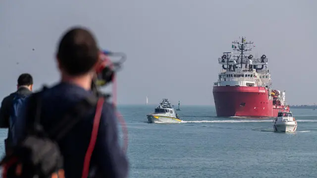 ARRIVO AL PORTO DI RAVENNA DELLA OCEAN VIKING. Sulla nave di SOS Mediterranee 84 migranti di cui 59 minori non accompagnati Foto Fabrizio Zani/Pasquale Bove