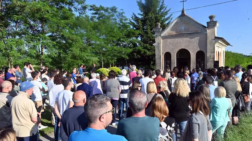La veglia a Cellatica per la piccola Sofia