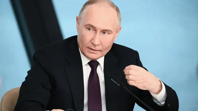 epa11392077 Russian President Vladimir Putin holds a meeting with heads of international news agencies, on the sidelines of the 27th Saint Petersburg International Economic Forum (SPIEF), at the Lakhta Centre in St. Petersburg, Russia, 05 June 2024. EPA/VLADIMIR ASTAPKOVICH / SPUTNIK / KREMLIN POOL MANDATORY CREDIT