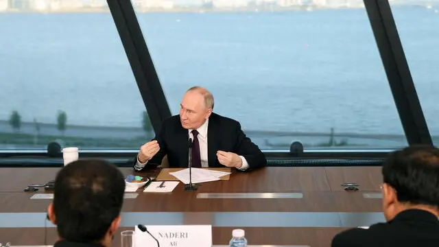 epa11392086 Russian President Vladimir Putin (C) holds a meeting with heads of international news agencies, on the sidelines of the 27th Saint Petersburg International Economic Forum (SPIEF), at the Lakhta Centre in St. Petersburg, Russia, 05 June 2024. EPA/VALENTINA PEVTSOVA / SPUTNIK / KREMLIN POOL MANDATORY CREDIT