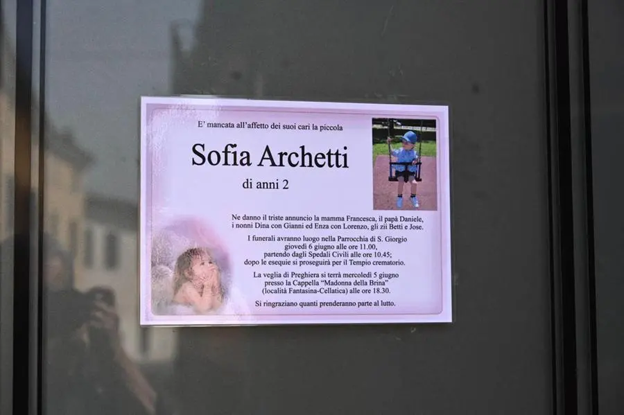 Il funerale della piccola Sofia, investita a un anno e mezzo