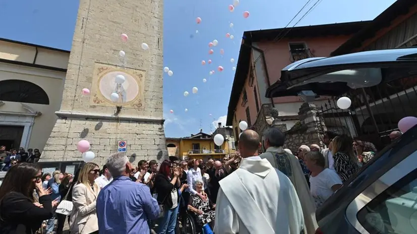 Il funerale della piccola Sofia, investita a un anno e mezzo