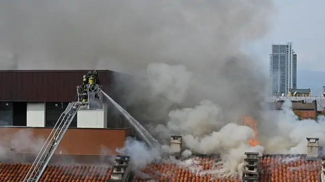 Incendio mansarde piazza Carlo felice a Torino, 3 settembre 2021 ANS/ALESSANDRO DI MARCO