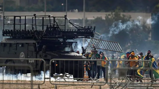 epa10396371 Riot police officers at the Planalto presidential palace, the seat of the Brazilian Government stormed by Bolsonaro supporters in Brasilia, Brazil, 08 January 2023. Hundreds of supporters of former Brazilian President Jair Bolsonaro invaded the headquarters of the National Congress, and also Supreme Court and the Planalto Palace, seat of the Presidency of the Republic, in a demonstration calling for a military intervention to overthrow President Luiz Inacio Lula da Silva. The crowd broke through the cordons of security forces and forced their way to the roof of the buildings of the Chamber of Deputies and the Senate, and some entered inside the legislative headquarters. EPA/ANDRE BORGES