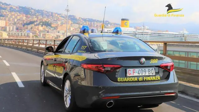 Auto della Guardia di Finanza a Genova