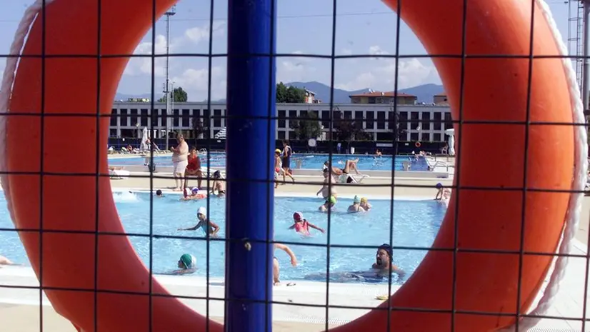 Uno scorcio della piscina di via Rodi, in capo alla società al 100% del Comune - Foto Neg © www.giornaledibrescia.it