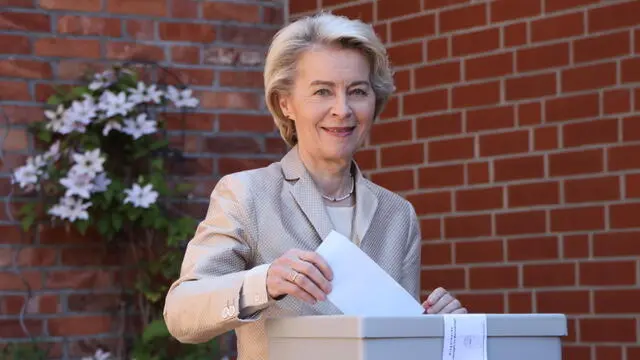 epa11399002 European Commission President Ursula von der Leyen casts her ballot in Burgdorf, Germany, 09 June 2024. The European Parliament elections take place across EU member states from 06 to 09 June 2024, with the European elections in Germany being held on 09 June. EPA/CLEMENS BILAN