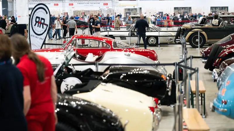 Mille Miglia 2024, le verifiche tecniche e sportive al Paddock del Brixia Forum