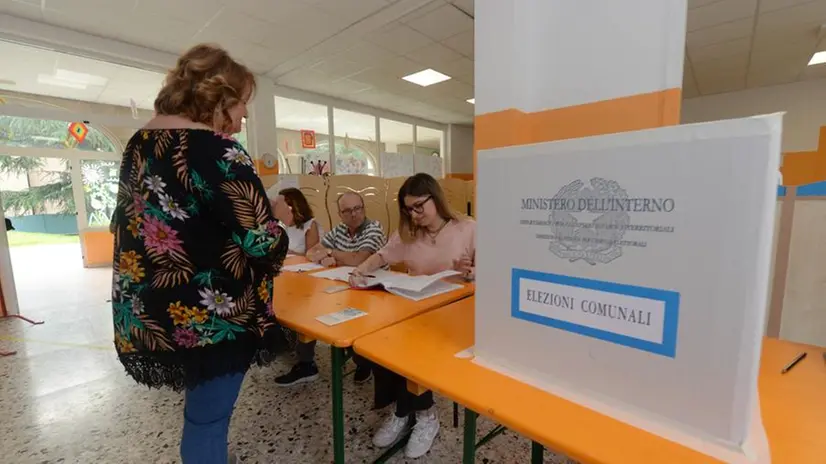 Un seggio di Concesio per le elezioni comunali - Foto Giovanni Benini/Neg © www.giornaledibrescia.it