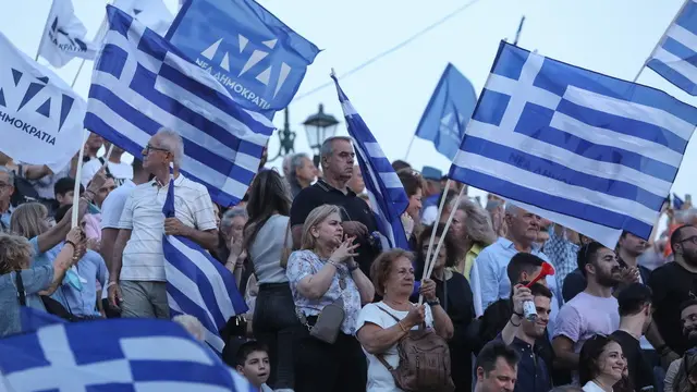 epa11396552 Supporters wave flags as the Greek PM and leader of New Democracy political party Kyriakos Mitsotakis delivers a speech ahead of the 2024 European elections at Syntagma square in Athens, Greece, 07 June 2024. European Parliament elections are scheduled across EU member states from 06 to 09 June 2024. EPA/GEORGE VITSARAS