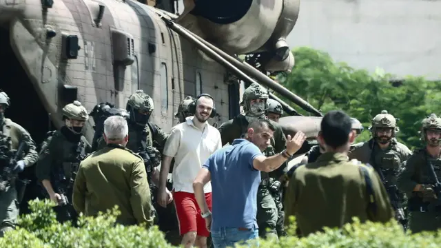 epaselect epa11397379 Released Israeli hostage Andrey Kozlov (C) arrives at Tel Ashomer Hospital in Ramat Gan, near Tel Aviv, Israel, 08 June 2024. Israeli Special Forces successfully rescued Noa Argamani, Andrey Kozlov, Almog Meir Jan, and Shlomi Ziv from Hamas captivity during a rescue operation in Nuseirat, Gaza Strip, the IDF announced 08 June 2024. The hostages have been transferred to the Tel HaShomer Hospital, the IDF said. EPA/Gidon Markowicz ISRAEL OUT