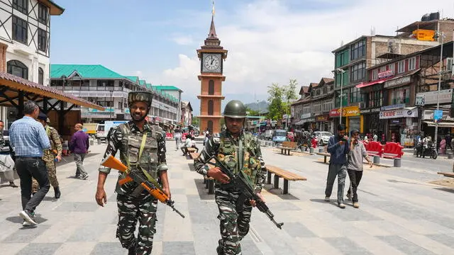 epa11332536 Indian paramilitary soldiers patrol a street ahead of polling in Srinagar, the summer capital of Indian Kashmir, 11 May 2024. Inspector General of Police Kashmir V K Bhirdi said elaborate security arrangements have been put in place for parliamentary elections on three seats in Kashmir with inter-district checkpoints and area domination exercises intensified. Voting for the fourth-phase of the elections will be held on 13 May. The Indian general elections are being held in seven phases between 19 April and 01 June 2024, and the results will be announced on 04 June 2024. EPA/FAROOQ KHAN