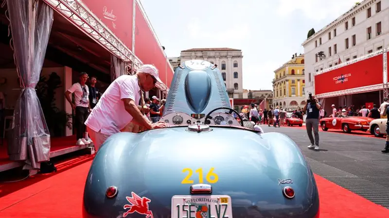 Mille Miglia 2024, la punzonatura in piazza Vittoria / 3