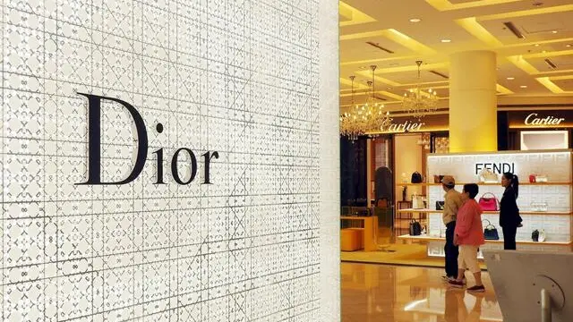 epa07927806 The logo of French luxury brand Christian Dior outside a store in Taipei, Taiwan, 17 October 2019. On 17 October, Taiwan's Foreign Minister Joseph Wu blamed Dior for apologising to China after its employee used a China map without Taiwan during a presenation at a Chinese university. EPA/DAVID CHANG