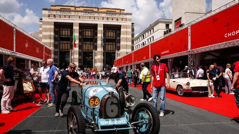 Mille Miglia 2024, la punzonatura in piazza Vittoria / 4