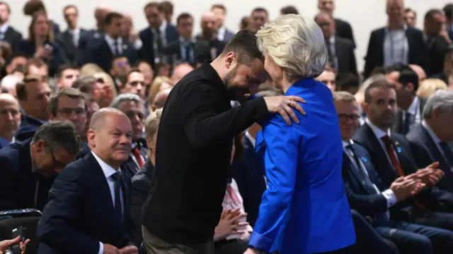 epa11403468 European Commission President Ursula von der Leyen (R) is hugged by Ukrainian President Volodymyr Zelensky (C) with German Chancellor Olaf Scholz (L) looking on after her speech at the Ukraine Recovery Conference 2024 in Berlin, Germany, 11 June 2024. The Ukraine Recovery Conference 2024 takes place in Berlin from 11 to 12 June 2024, under the slogan 'United in defense. United in recovery. Stronger together.' EPA/CLEMENS BILAN