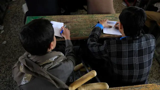 epa11100603 Students attend class at a school on International Day of Education in Sana'a, Yemen, 24 January 2024. International Day of Education is observed annually on 24 January to highlight the importance and role of education for peace and development. The theme for International Day of Education 2024 is 'Learning for lasting peace'. UNICEF has estimated that more than 2.7 million children in war-ravaged Yemen are out of school. EPA/YAHYA ARHAB