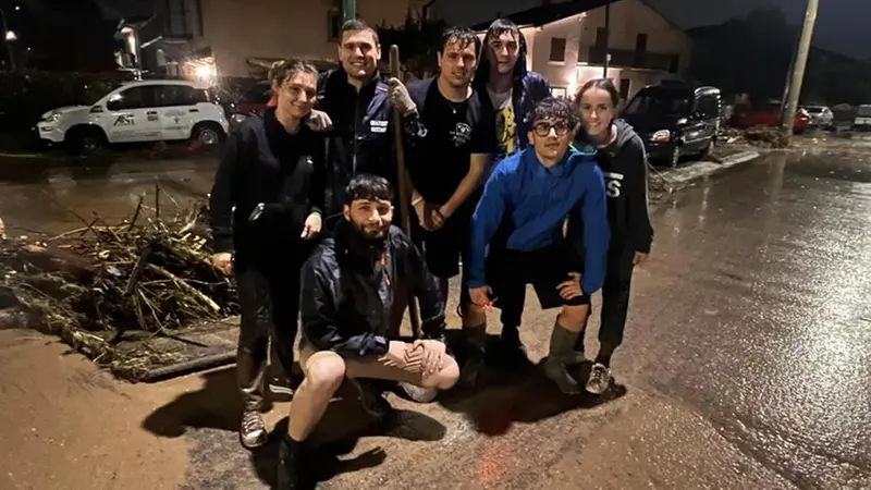 In campo i giovani volontari - © www.giornaledibrescia.it