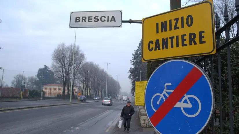 Un cantiere stradale a Brescia (archivio) - Foto Gabriele Strada/Neg © www.giornaledibrescia.it