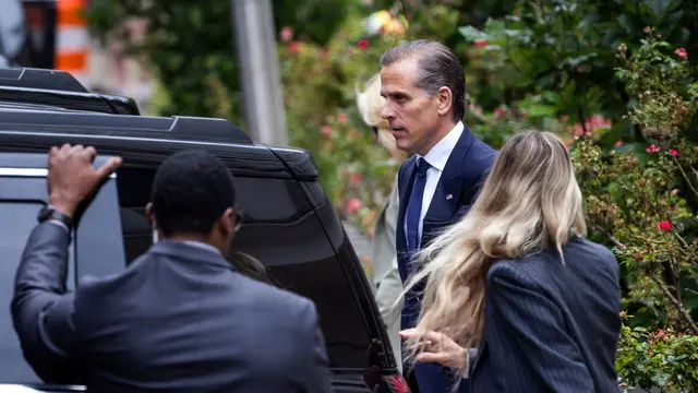 epa11404273 Hunter Biden departs his federal gun trial after a jury found him guilty of three gun charges at the US Federal District Court in Wilmington, Delaware, USA, 11 June 2024. Hunter Biden is the first child of a sitting president to be convicted in a federal court. EPA/JIM LO SCALZO