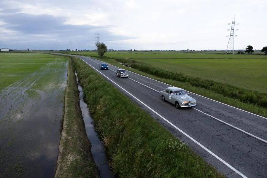 Mille Miglia 2024, prima tappa: risaie piemontesi al tramonto