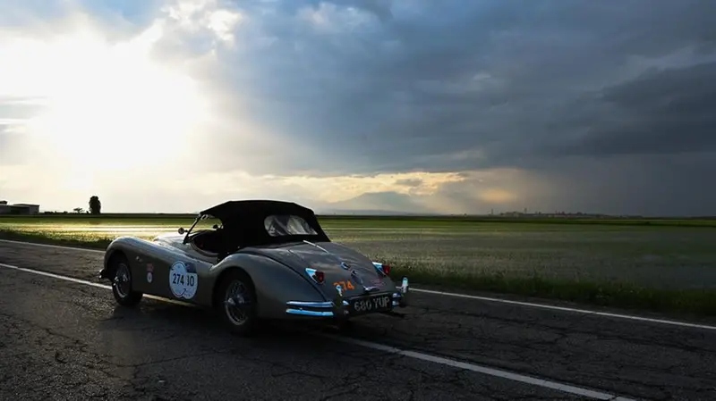 Mille Miglia 2024, prima tappa: risaie piemontesi al tramonto