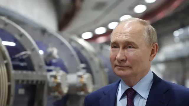 epa11408501 Russian President Vladimir Putin examines the NICA (Nuclotron-based Ion Collider facility) collider ring for heavy ions, at the Joint Institute for Nuclear Research, in Dubna, Moscow region, Russia, 13 June 2024. EPA/ALEXANDER KAZAKOV / SPUTNIK / KREMLIN POOL MANDATORY CREDIT