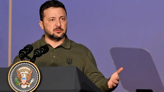 epa11408557 Ukrainian President Volodymyr Zelensky holds a joint press conference with the US president after they sign a security agreement following a bilateral meeting on the sidelines of the G7 summit in Savelletri (Brindisi), Italy, 13 June 2024. The 50th G7 summit will bring together the Group of Seven member states leaders in Borgo Egnazia resort in southern Italy from 13 to 15 June 2024. EPA/ETTORE FERRARI