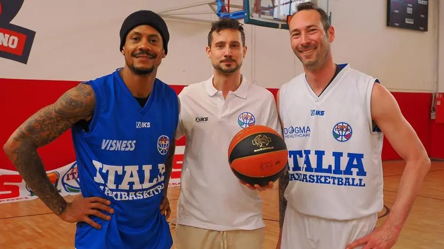Con Moss e Perazzi nella nazionale Master: Picuno è il fisioterapista - © www.giornaledibrescia.it