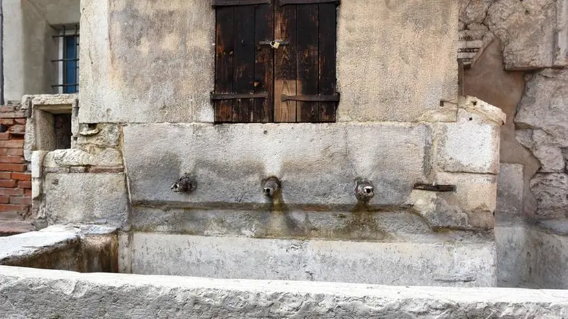 La fontana in piazzetta Giovanni Labus