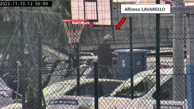 Roberto Spinelli incontra Alfonso Lavarello il 10 novembre 2022, il servizio di videosorveglianza attivo sull’imbarcazione di Spinelli rileva l’arrivo di Lavarello che ha in mano un plico giallo, seguito da Roberto Spinelli. La foto è agli atti dell'inchiesta ligure. ANSA (npk)