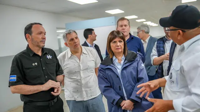 epa11418105 A handout photo made available by the government of El Salvador shows Argentina's Minister of Security Patricia Bullrich (C) with her technical team during a visit to the Terrorism Confinement Center (Cecot) in Tecoluca, El Salvador, 16 June 2024 (issued 17 June 2024). Bullrich visited the maximum security prison, where she was expected to meet with the Salvadoran President Nayib Bukele. EPA/Government of El Salvador HANDOUT IMAGE ONLY AVAILABLE TO ILLUSTRATE THE ACCOMPANYING STORY/CREDIT MANDATORY HANDOUT EDITORIAL USE ONLY/NO SALES HANDOUT EDITORIAL USE ONLY/NO SALES