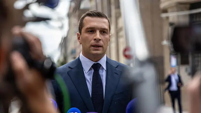 epa10828961 Head of the far right-wing party 'Rassemblement National' (RN) Jordan Bardella speaks to the media ahead a meeting with French President Macron (not pictured) and the parties sitting in parliament in Saint Denis, near Paris, France, 30 August 2023. EPA/CHRISTOPHE PETIT TESSON