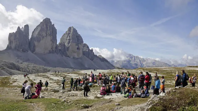 Dolomiti Unesco: negli hotspot Lago di Braies e Tre Cime di Lavaredo superata la capacità di carico