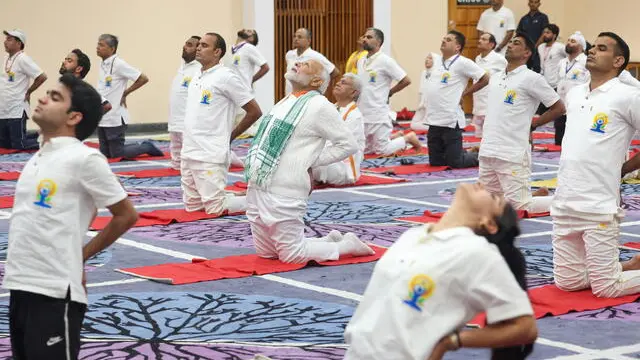 epa11427224 A handout photo made available by the Press Information Bureau (PIB) shows Indian Prime Minister Narendra Modi (C) doing yoga to mark the International Day of Yoga 2024 in Srinagar, the summer capital of Indian Kashmir, 21 June 2024. International Yoga Day is celebrated annually on 21 June and has been recognized worldwide since 2015. The United Nations declared yoga a practice of physical, mental, and spiritual exercise originating in ancient India. EPA/PRESS INFORMATON BUREAU/HANDOUT HANDOUT EDITORIAL USE ONLY/NO SALES HANDOUT EDITORIAL USE ONLY/NO SALES