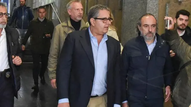 President of Liguria Region, Giovanni Toti (C) questa mattina accompanied by the men of the Guardia di Finanza he leaves his home in Genoa to be accompanied to the barracks in Genoa, Italy, 07 May 2024. Liguria Governor Giovanni Toti was put under house arrest on Tuesday in relation to a probe by finance police and the Genoa DDA anti-mafia directorate. The centre-right regional president is accused of corruption, sources said. ANSA/LUCA ZENNARO
