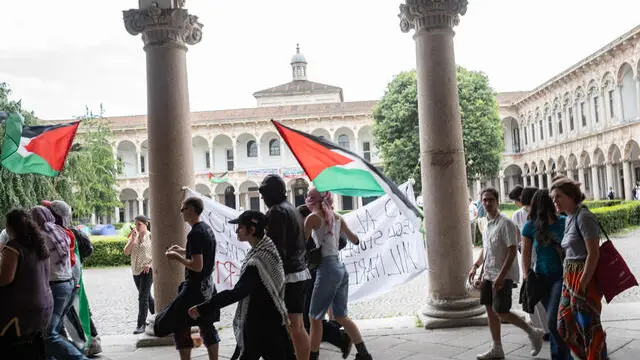 Occupazione pro palestinese all’Università Statale con tende Milano, 27 maggio 2024, ANSA/DAVIDE CANELLA