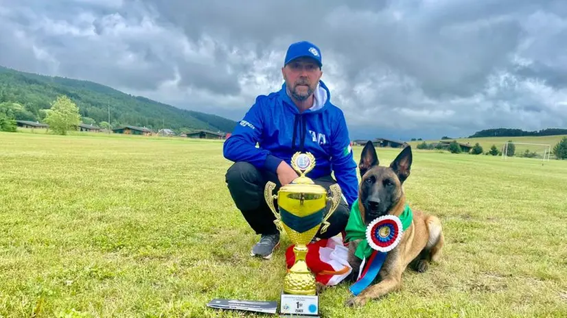 Campioni. Alessandro Golini con il suo pastore belga malinois, Iggy Pop
