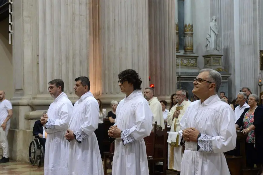 La cerimonia di ordinazione presieduta dal vescovo Tremolada