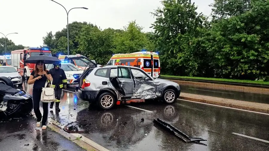 L'incidente sul cavalcavia Kennedy a Brescia